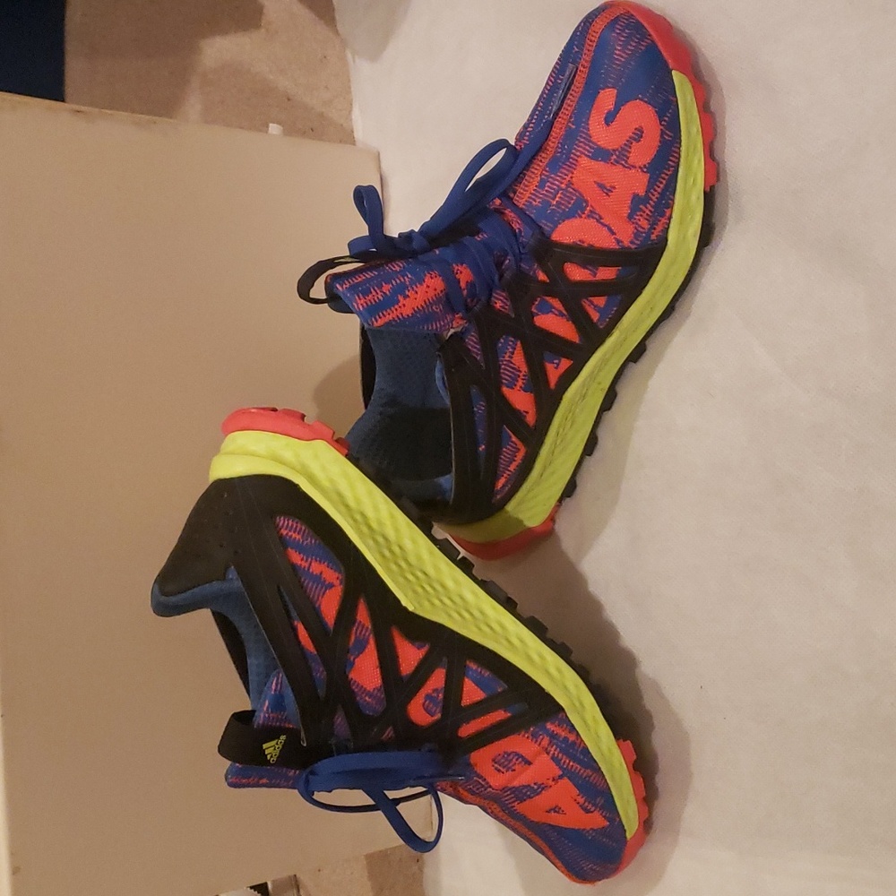 Adidas vigor bounce sneakers
